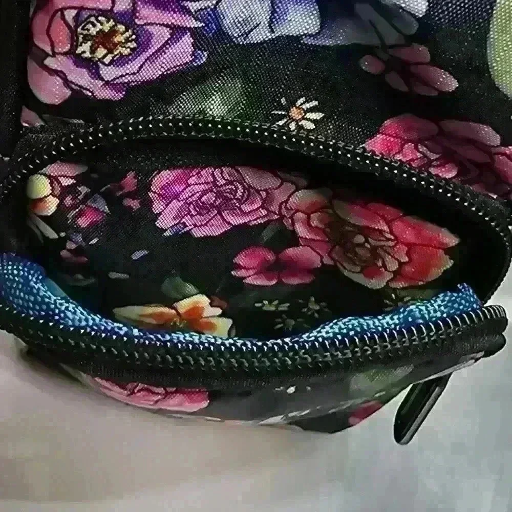 NWOT Floral Crossbody Phone Purse